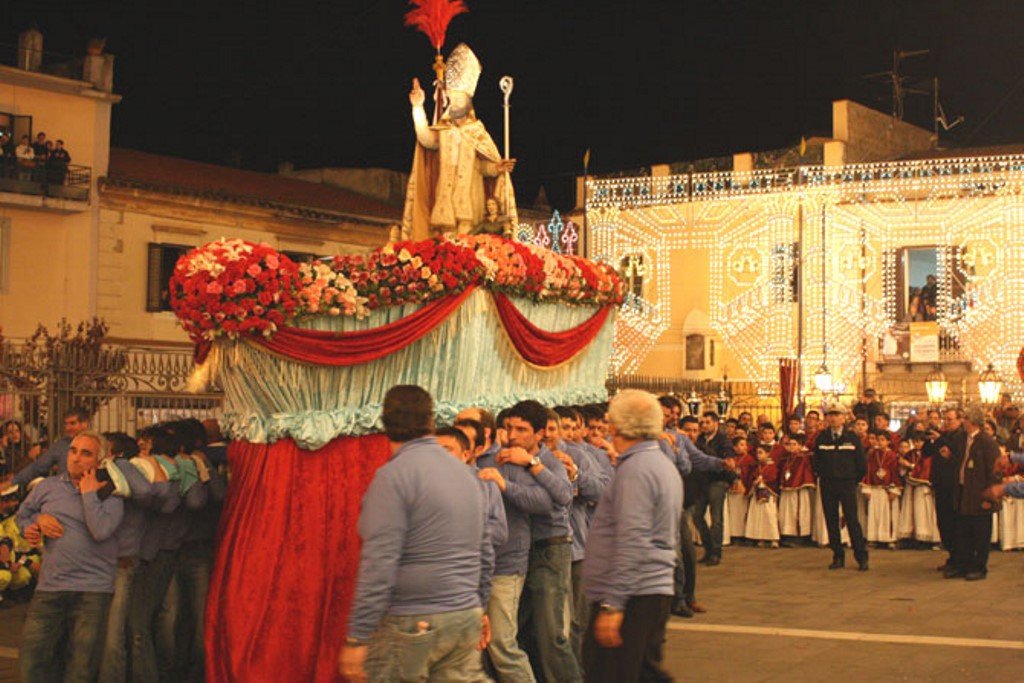 SAN NICOLA LA STRADA. Inizia oggi la festa di San Nicola, Santo Patrono della Città, organizzata SAN NICOLA LA STRADA. Inizia oggi la festa di San Nicola, Santo Patrono della Città, organizzata