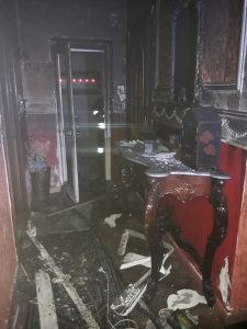 Aversa. Attimi di paura. Incendiato appartamento adibito a deposito. Tutte le foto