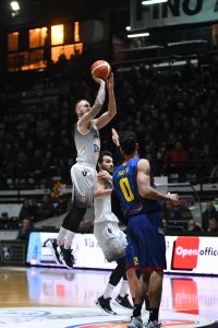 Basket. La Decò Caserta vince il derby con Salerno e si conferma capolista