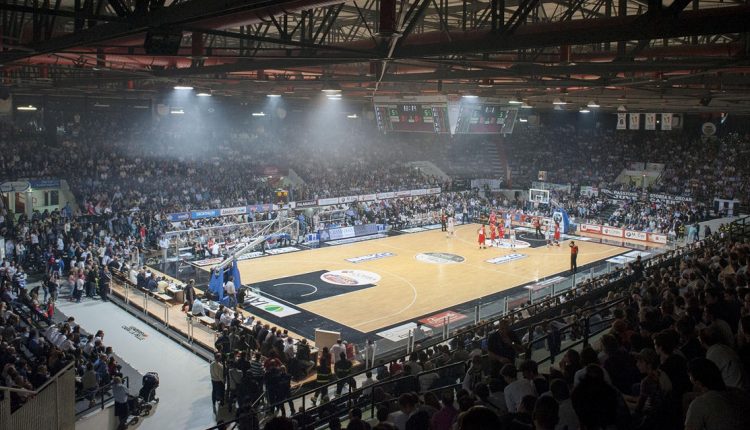 “Porta un amico al Paladecò” di nuovo disponibile per il derby con il Napoli Basket