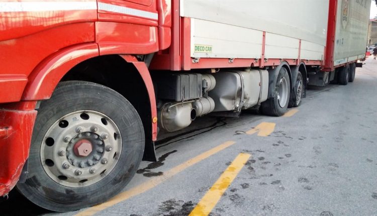Maddaloni. Incidente allo svincolo via Cancello. Tutte le foto