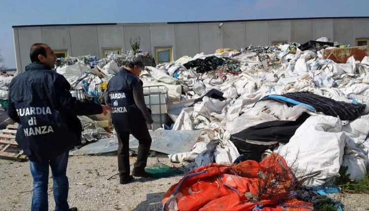 Traffico di rifiuti da Napoli e Caserta. Scoperti a Vicenza dalla Gdf 900 tonnellate di rifiuti