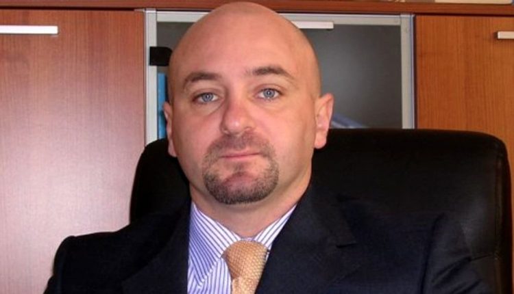 Mondragone. Di Nardo Sospeso dal Servizio scambia forse il consiglio comunale per il TAR o il Giudice del Lavoro?.