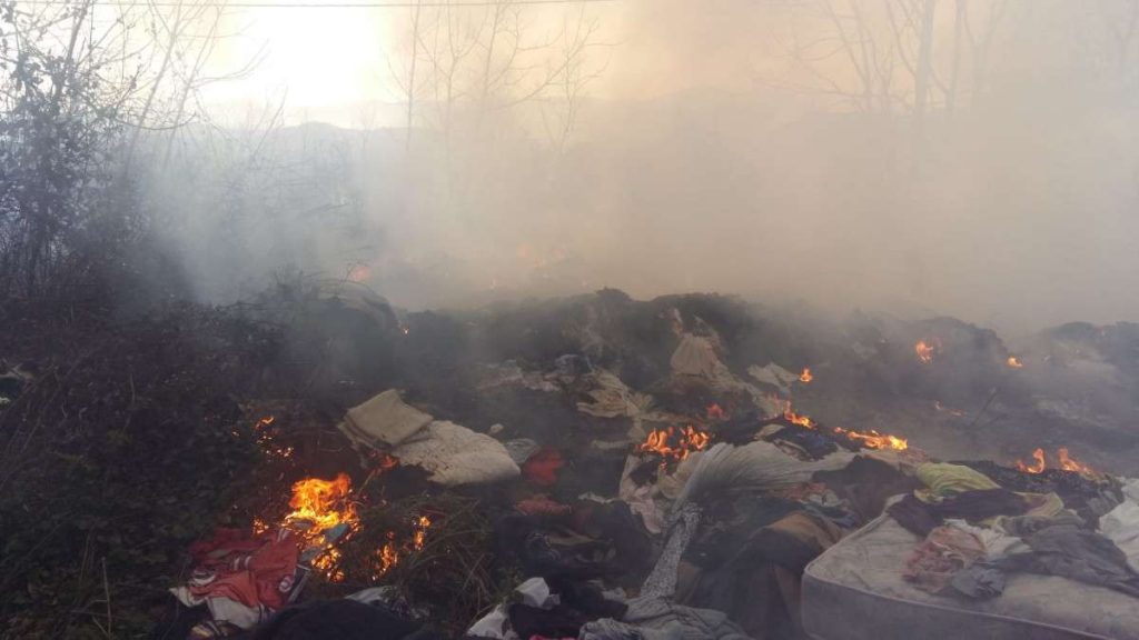 Gioia Sannitica. Si incendia discarica di rifiuti a cielo aperto. Tutte le foto