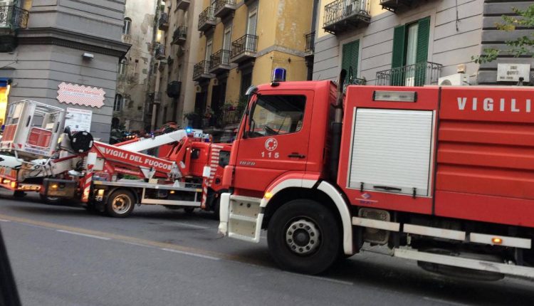 MIRACOLO | Casa in fiamme, donna e figlioletti riescono a salvarsi