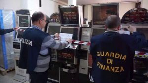 STRETTA AL CLAN BELFORTE | Sequestrate 127 slot machine di gestori affiliati