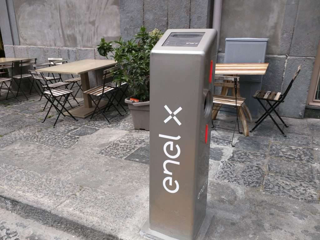 CASERTA, PIAZZA CATTANEO | Domani inaugurazione prime infrastrutture ricarica veicoli elettrici