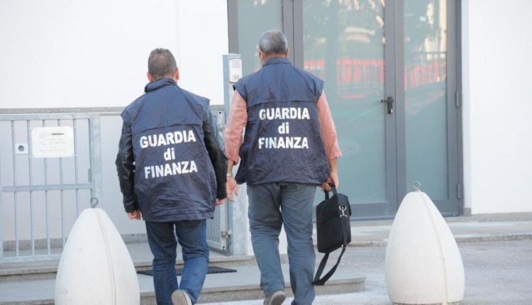 UNIVERSITÀ VANVITELLI | La Guardia di Finanza scopre 7 professori con doppio lavoro