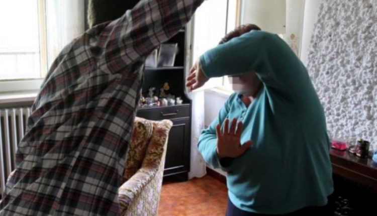 AGGRESSIONE LESIONI ED ESTORSIONE | Genitori denunciano figlio 45enne