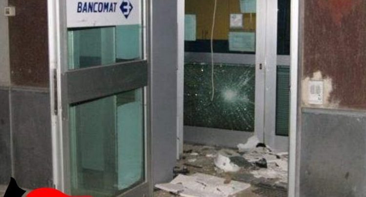 CAPUA. Assaltato lo sportello bancomat della Banca Credito Cooperativo in via Cesare Falco