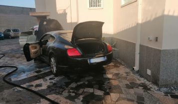 Aversa, incendiate due auto di lusso