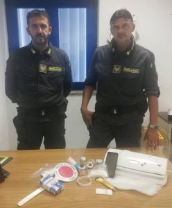 Era sotto osservazione da giorni. Blitz dei Baschi Verdi, preso noto spacciatore