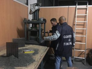 Blitz in fabbrica abusiva fuochi artificiali. Erano tutti pregiudicati casertani